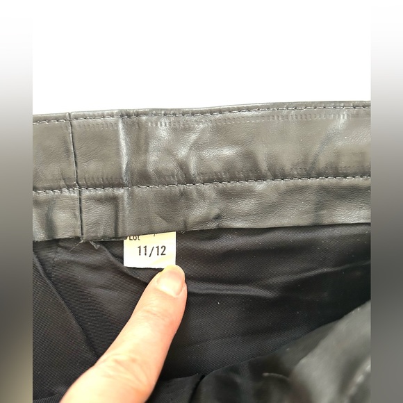 Leather Mini Skirt in Black with Front Seams and Zippered back Size 29.5” waist - Picture 5 of 8